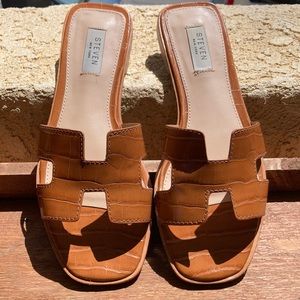 Harlien Croc Embossed Slide Sandals